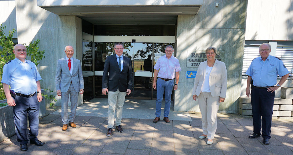 Auf dem Bild von links nach rechts: Andreas Piatkowski, Jörg Pfefferkorn, Frank Hoever, Hans Dieter Wirtz, Petra Kalkbrenner und Karl-Heinz Hennigs