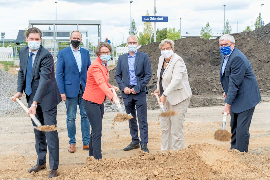 Henk Brockmeyer Geschäftsführer BEG NRW, Landtagsabgeordneter Jörn Freynick, Ministerin Ina Scharrenbach, Landtagsabgeordneter Oliver Krauß, Bürgermeisterin Petra Kalkbrenner, Landrat Sebastian Schuster