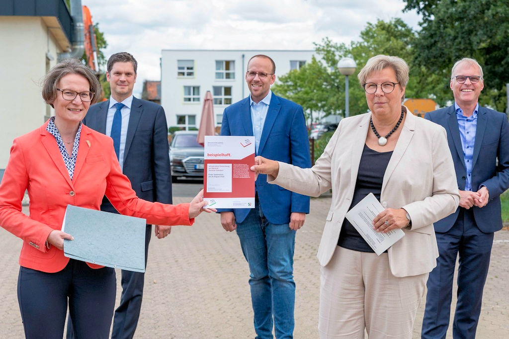 Ministerin Ina Scharrenbach, Henk Brockmeyer Geschäftsführer BEG NRW, Landtagsabgeordneter Jörn Freynick, Bürgermeisterin Petra Kalkbrenner, Landtagsabgeordneter Oliver Krauß