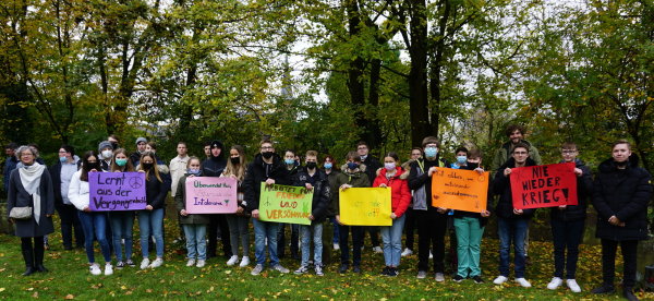 Schülerinnen und Schüler der Gesamtschule gestalteten die Gedenkfeier.