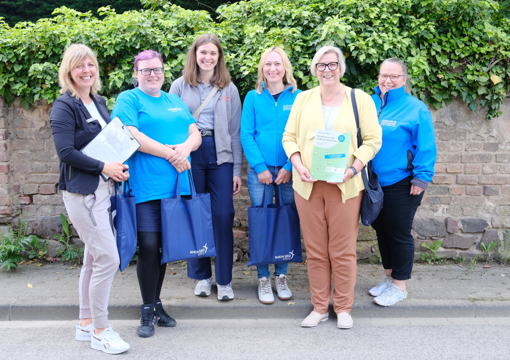 v.l.n.r.: Manuela Mischker -Leiterin Stabsstelle Wiederaufbau des RSK-, Anja Dechering -Diakonie-, Luisa Mertens -Johanniter-, Olga Fix -Diakonie-, Bürgermeisterin Petra Kalkbrenner, Elke Feuser-Kohler -Diakonie-