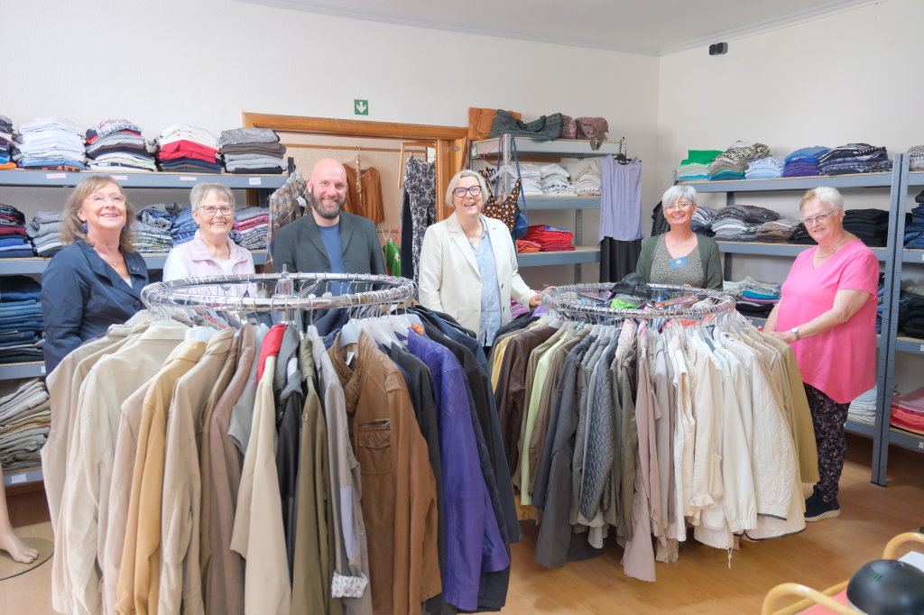 v.l.n.r.: Barbara Schneider –„Lillis Stübchen-, Gertrud Trimborn –„Lillis Stübchen“-, Wirtschaftsförderer Martin Koenen, Bürgermeisterin Petra Kalkbrenner, Marion Fassbender –„Lillis Stübchen“-, Eva Raaf –„Lillis Stübchen“-